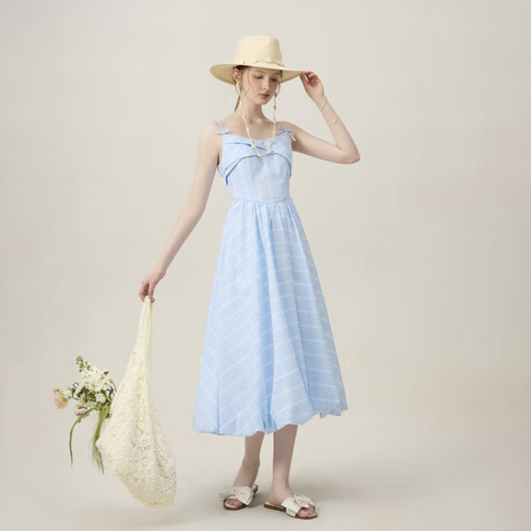 PLUS会员:范思蓝恩 蓝白格纹 田园小清新 花苞吊带连衣裙 63.26元包邮