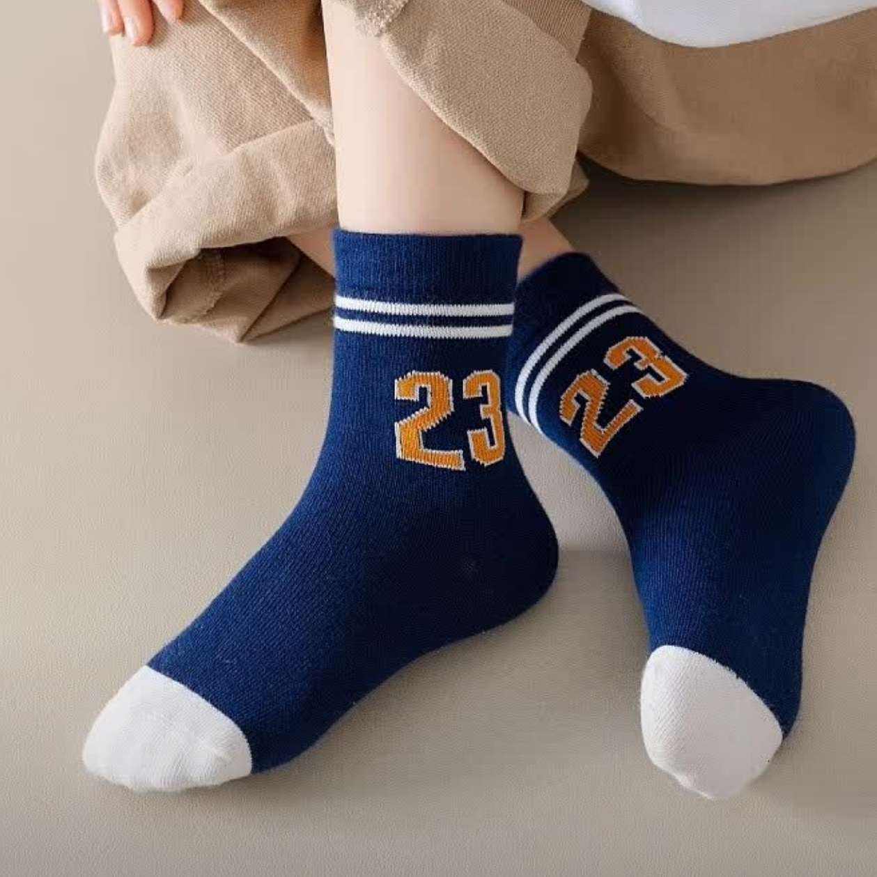 儿童棉感无骨运动袜子 1双 +赠1件 1.01元包邮(买一赠一,合0.51元/件)