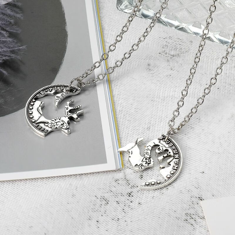 BULDF 合金复古一鹿有你项链拼接麋鹿情侣闺蜜项链男女学生嘻哈蹦迪吊坠 一鹿有你(链款)一对 券后15.9元