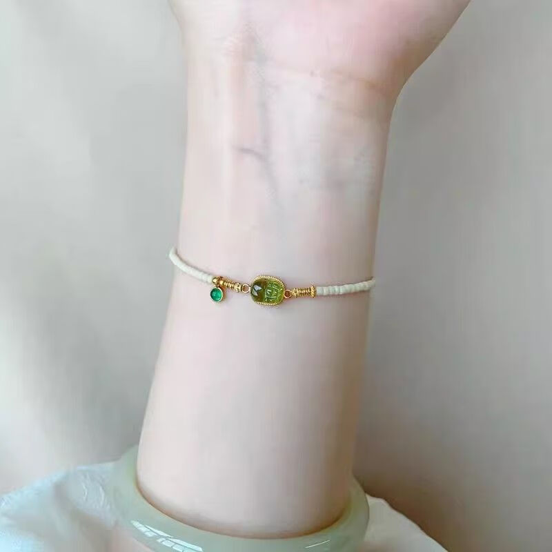 花饰庄园 新中式橄榄绿小貔貅手链女vintage轻奢小众设计感串珠手饰品 白色串珠小貔貅手链 券后17.9元