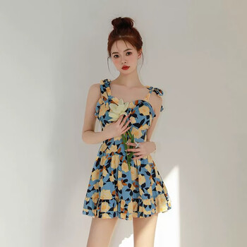 俞兆林泳衣女连体泡温泉保守网红风微胖女孩遮肉海边沙滩度假泳装